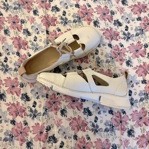 Clarks White Trigenic Soft Leather Shoes